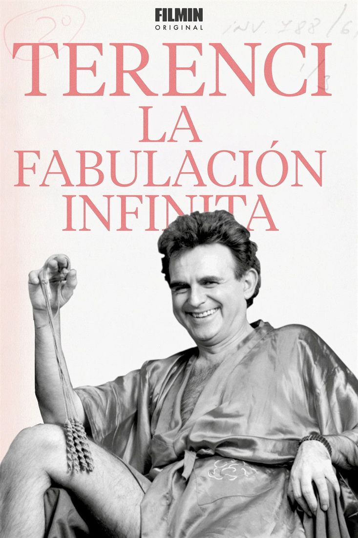 Black-and-white photo of Terenci Moix smiling, wearing a robe.